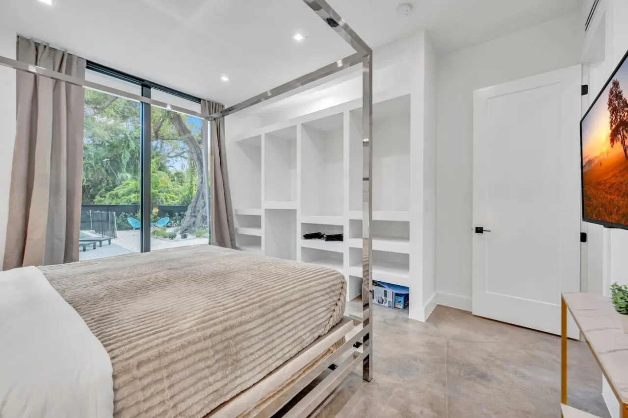 Wonderful New Tropical Pool House North Miami 18