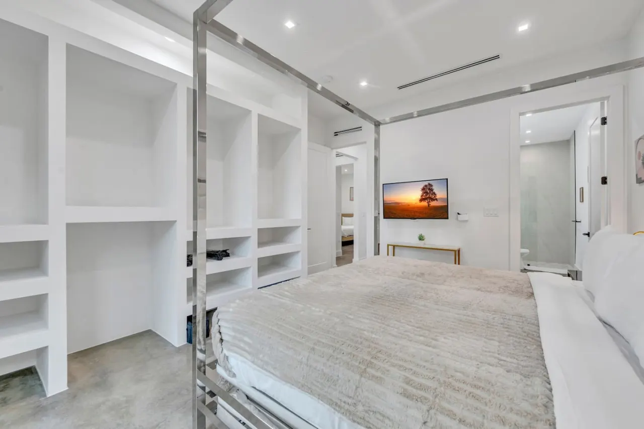 Wonderful New Tropical Pool House North Miami 19