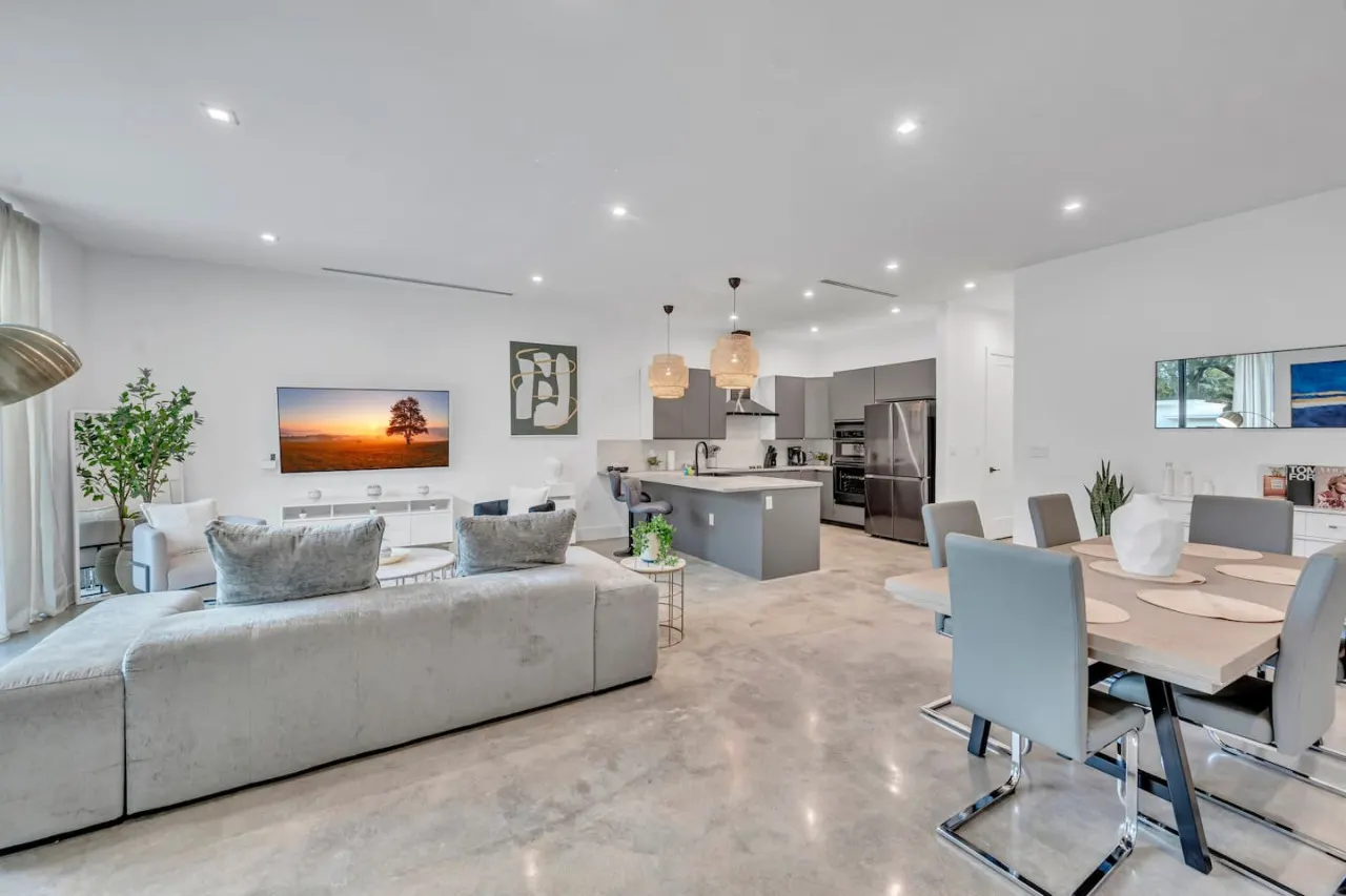 Wonderful New Tropical Pool House North Miami 3