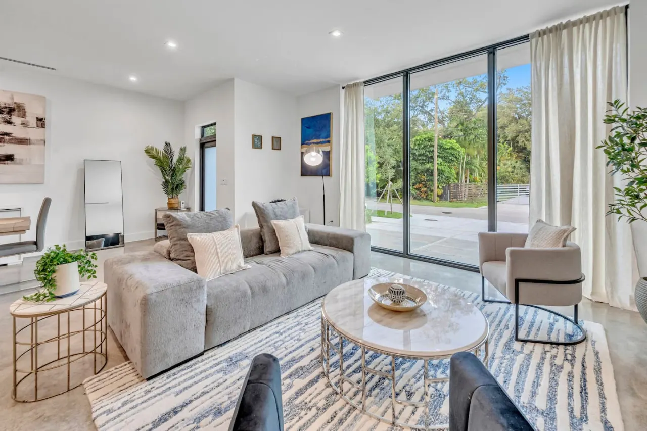 Wonderful New Tropical Pool House North Miami 4