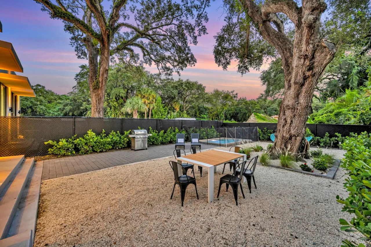 Wonderful New Tropical Pool House North Miami 6