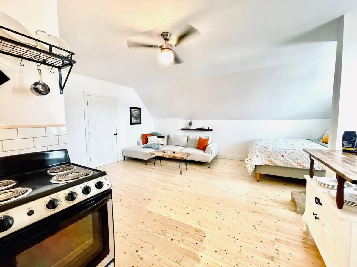 Fin's Studio Suite Apartment, Alma, Fundy Park