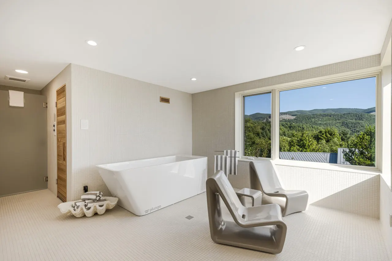 Massive Luxury Home on the Hill w/ Panoramic Ocean Views, Hot Tub, Sauna — photo 2