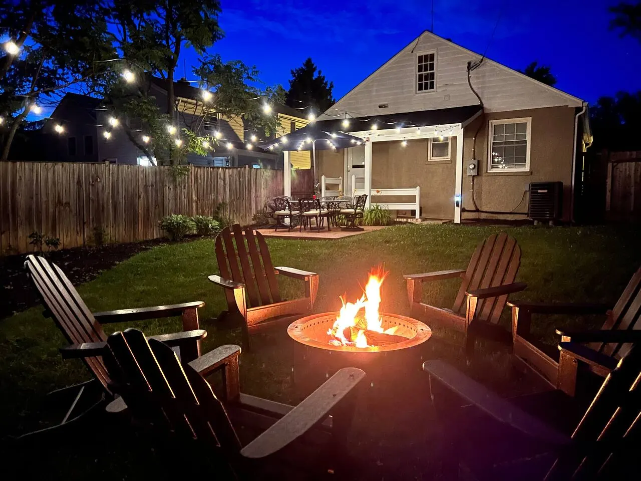 Downtown Cottage with Fire Pit