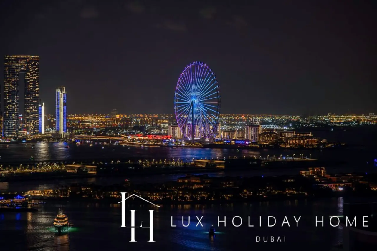 LUX Iconic Views at The Palm Tower Suite 1 10