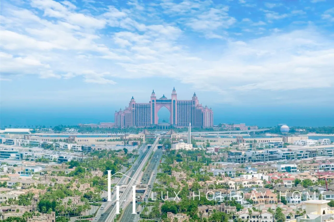 LUX Iconic Views at The Palm Tower Suite 1 11
