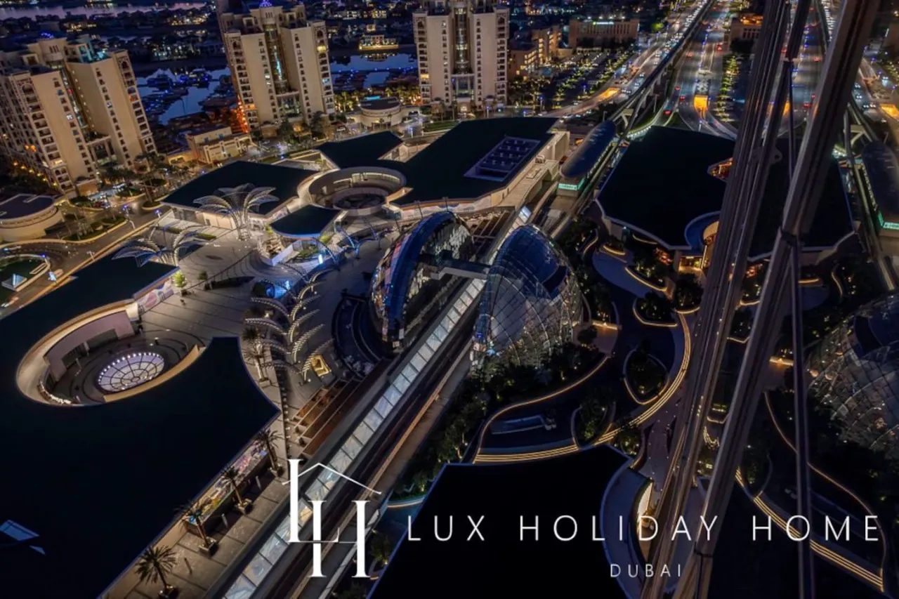 LUX Iconic Views at The Palm Tower Suite 1 13
