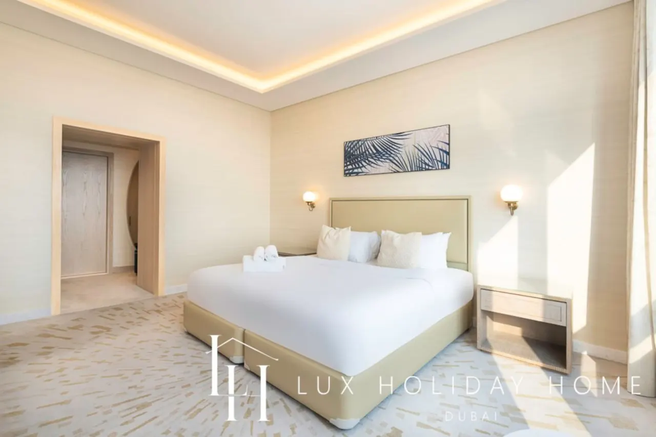 LUX Iconic Views at The Palm Tower Suite 1 14
