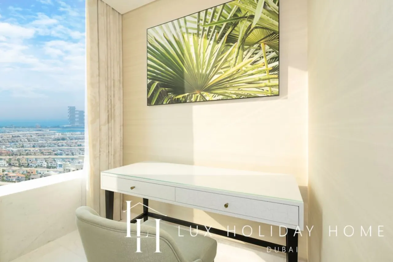 LUX Iconic Views at The Palm Tower Suite 1 19