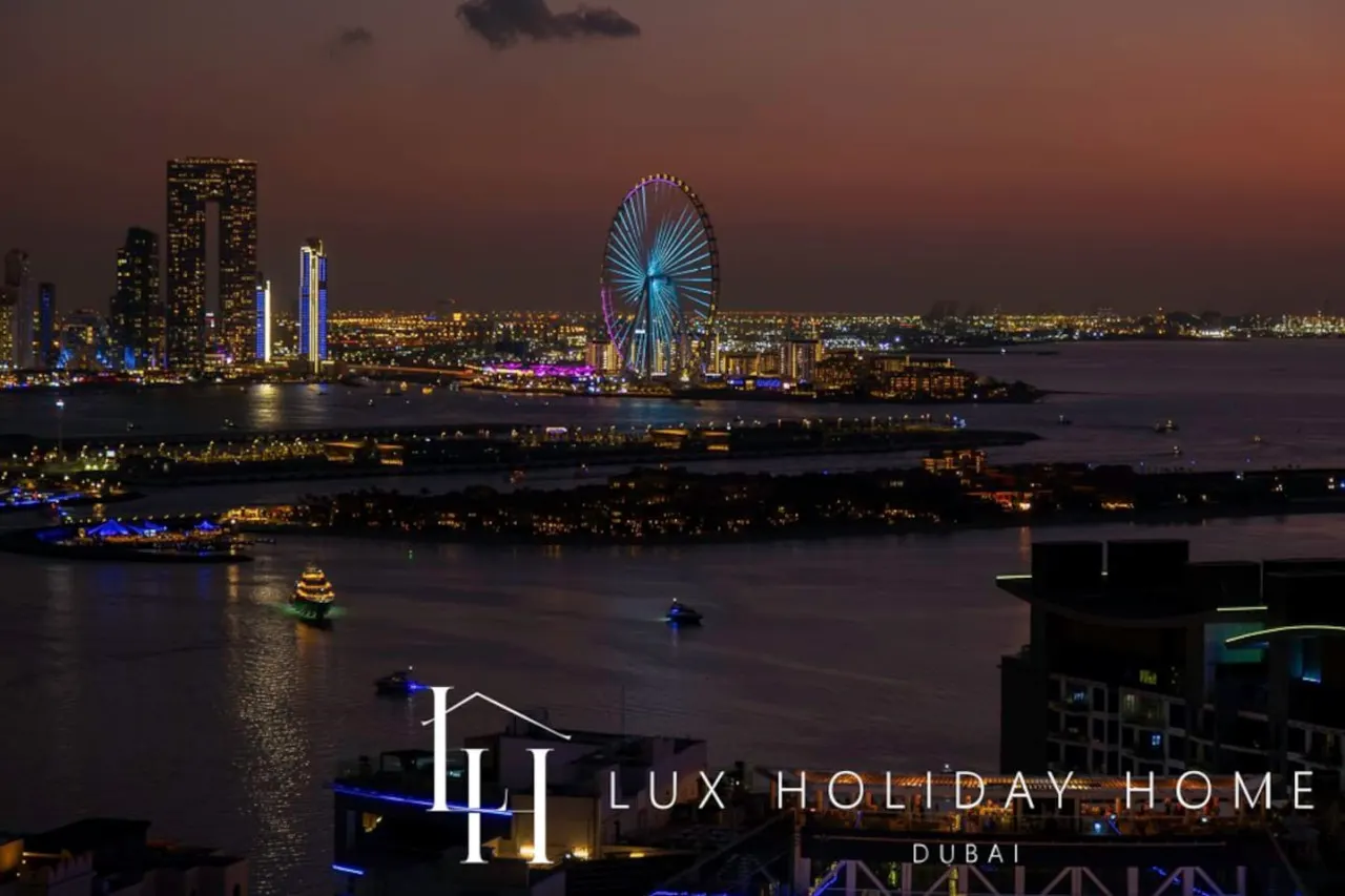 LUX Iconic Views at The Palm Tower Suite 1 20