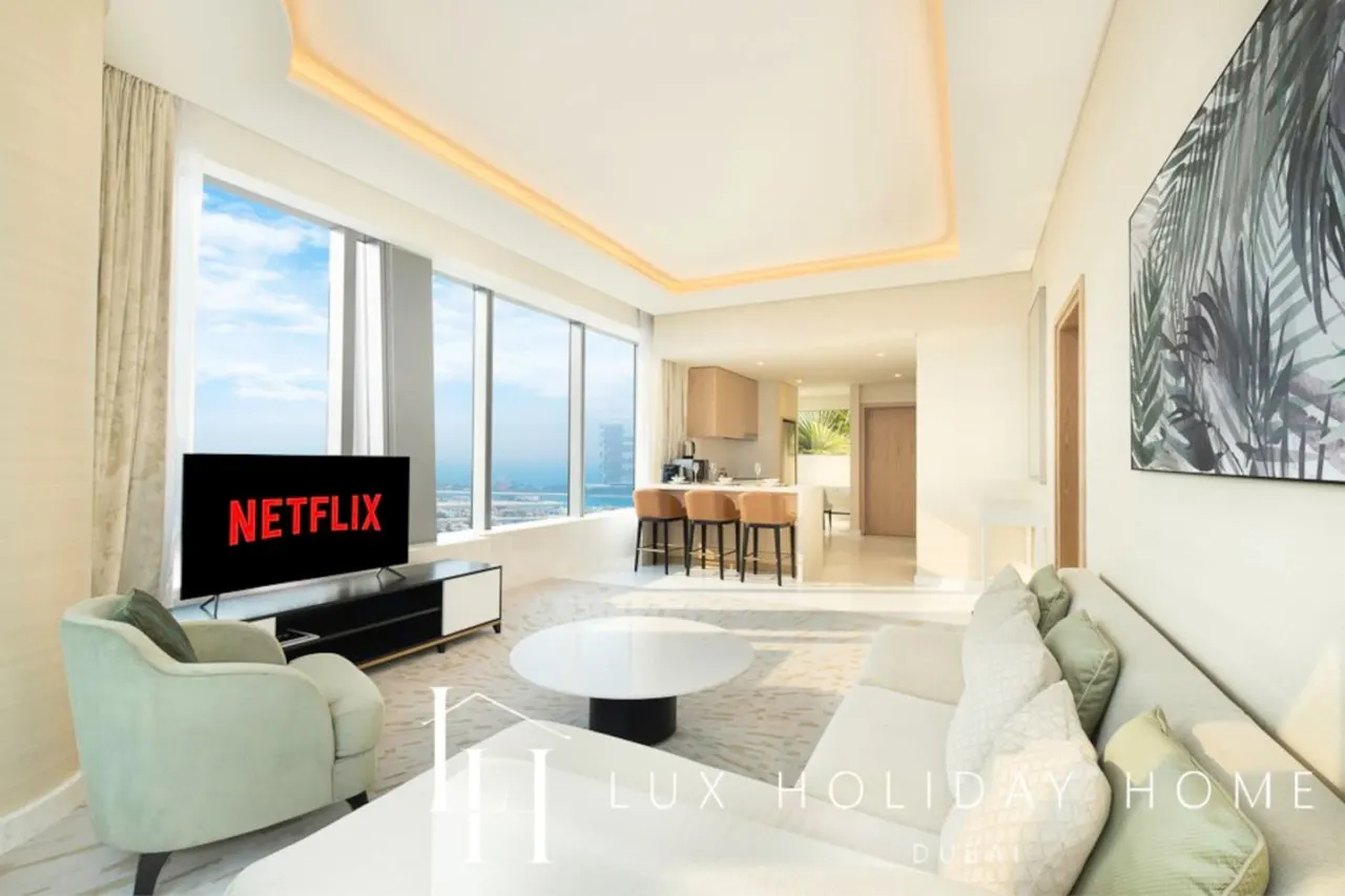 LUX Iconic Views at The Palm Tower Suite 1 3