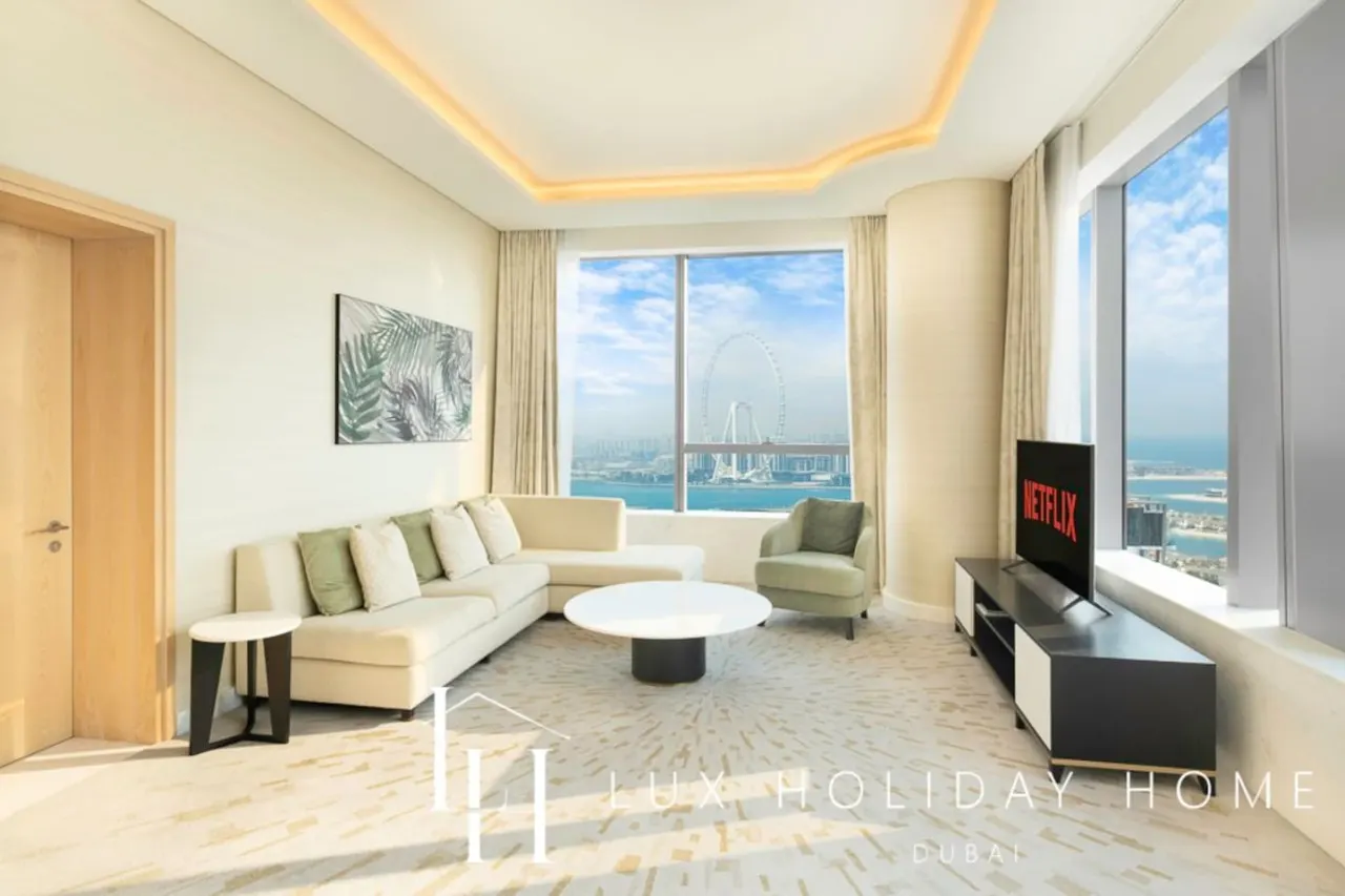 LUX Iconic Views at The Palm Tower Suite 1 5