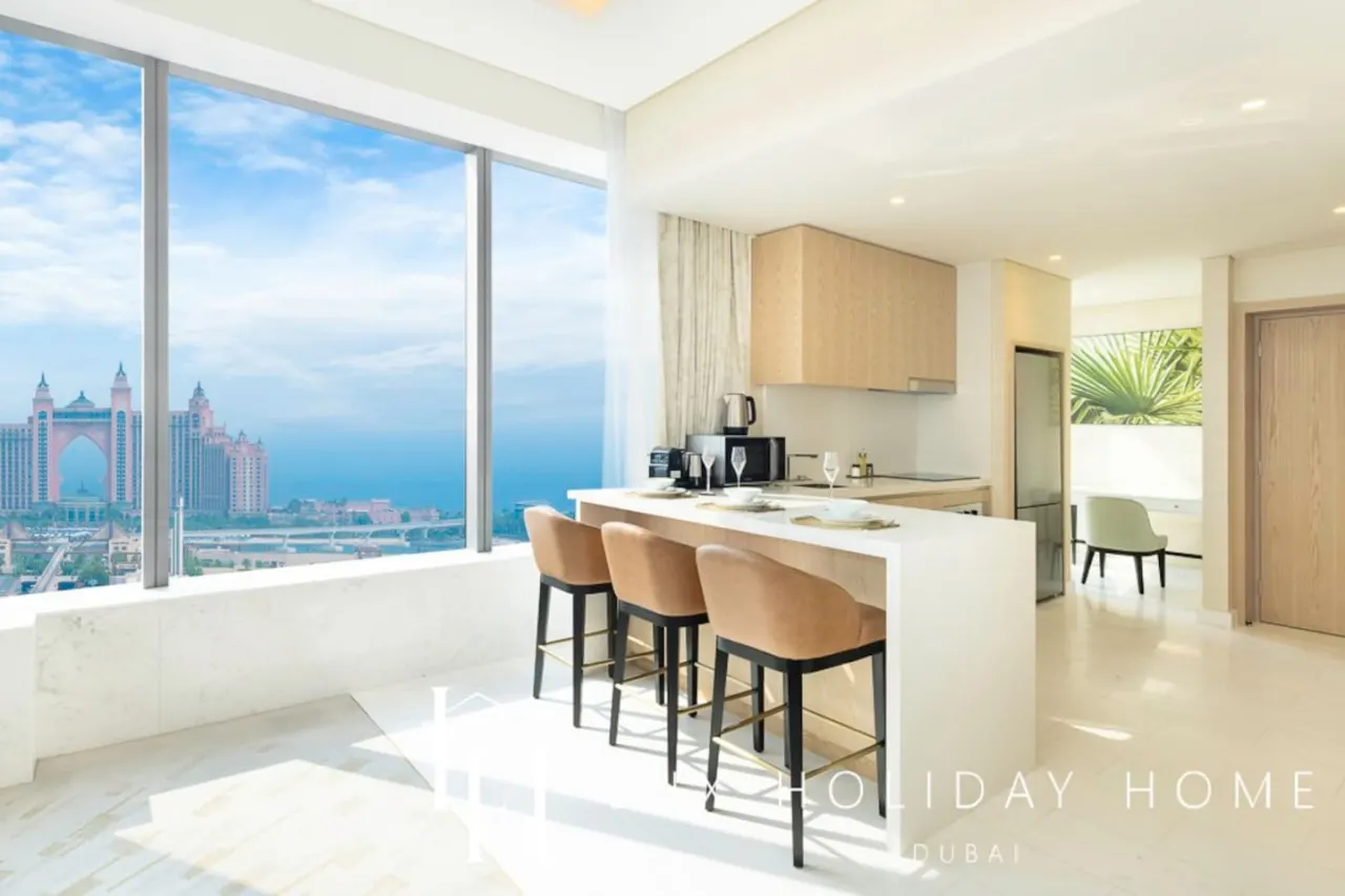 LUX Iconic Views at The Palm Tower Suite 1 7