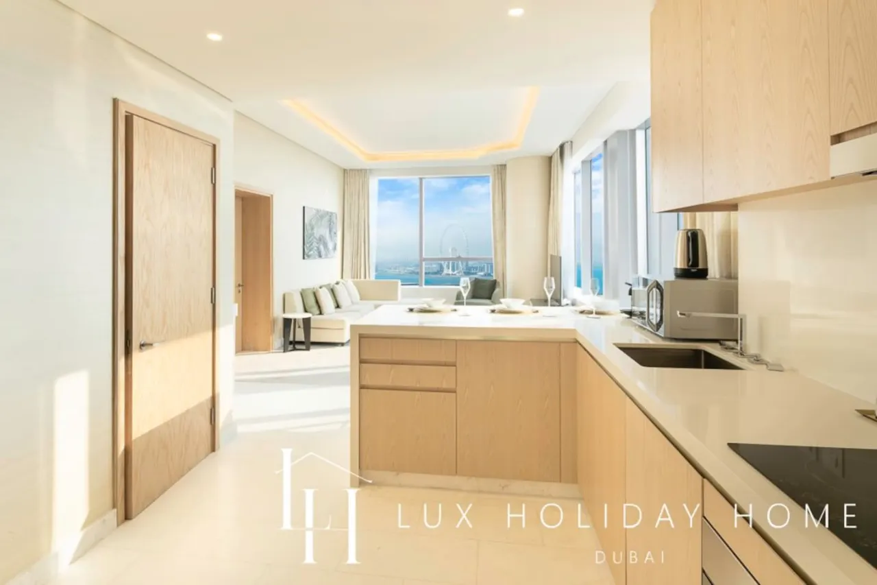 LUX Iconic Views at The Palm Tower Suite 1 8
