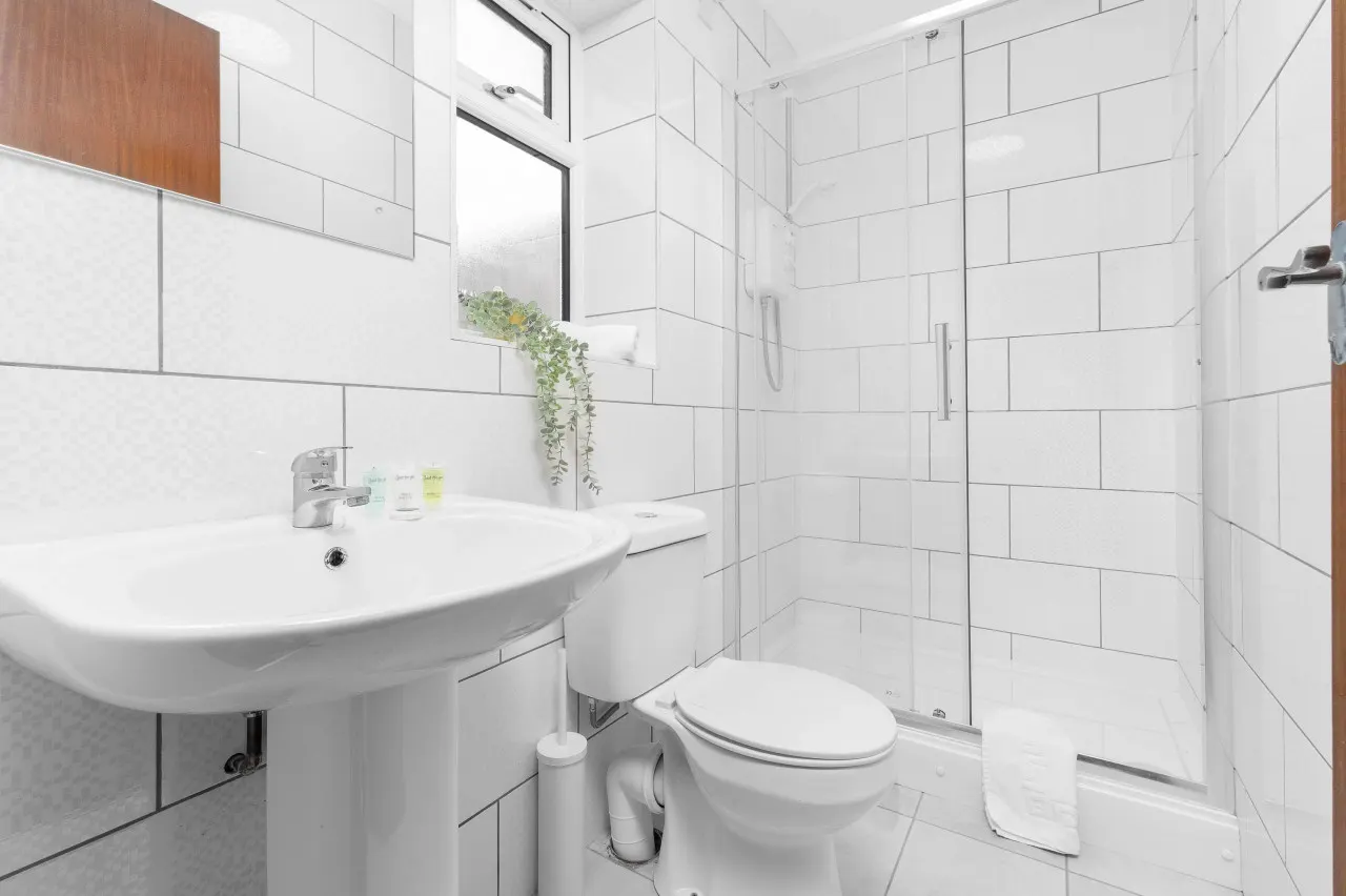 Large House - Sleeps 10 - Parking - WIFI - Smart TV 10