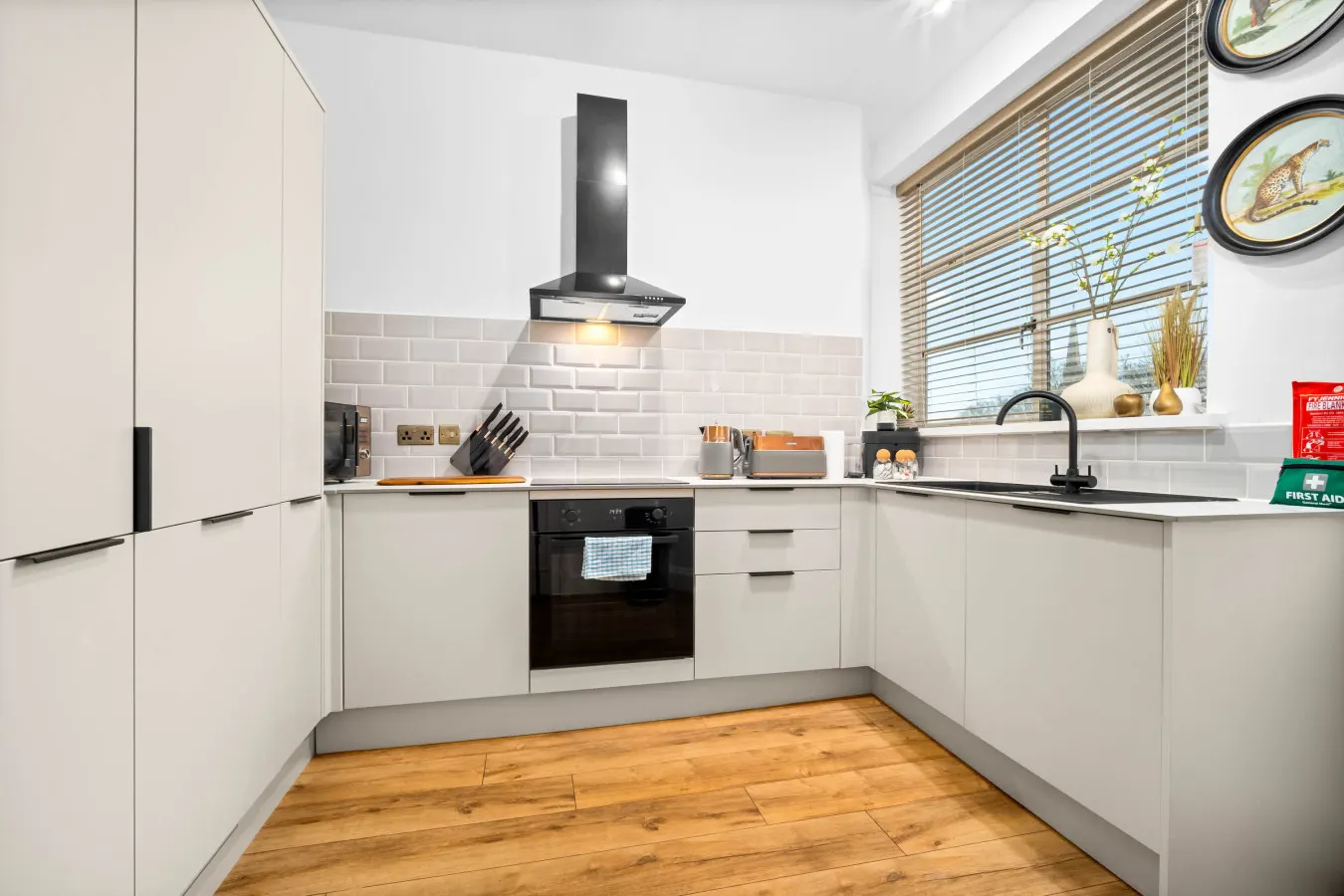Stylish Two Bedroom Apartment - 2 Parking Spaces - Balcony 4