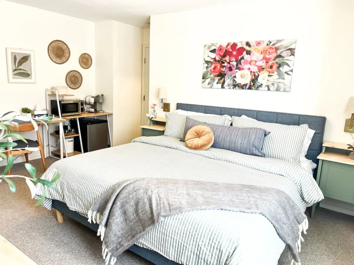 Bright & Airy Studio in DTC 1