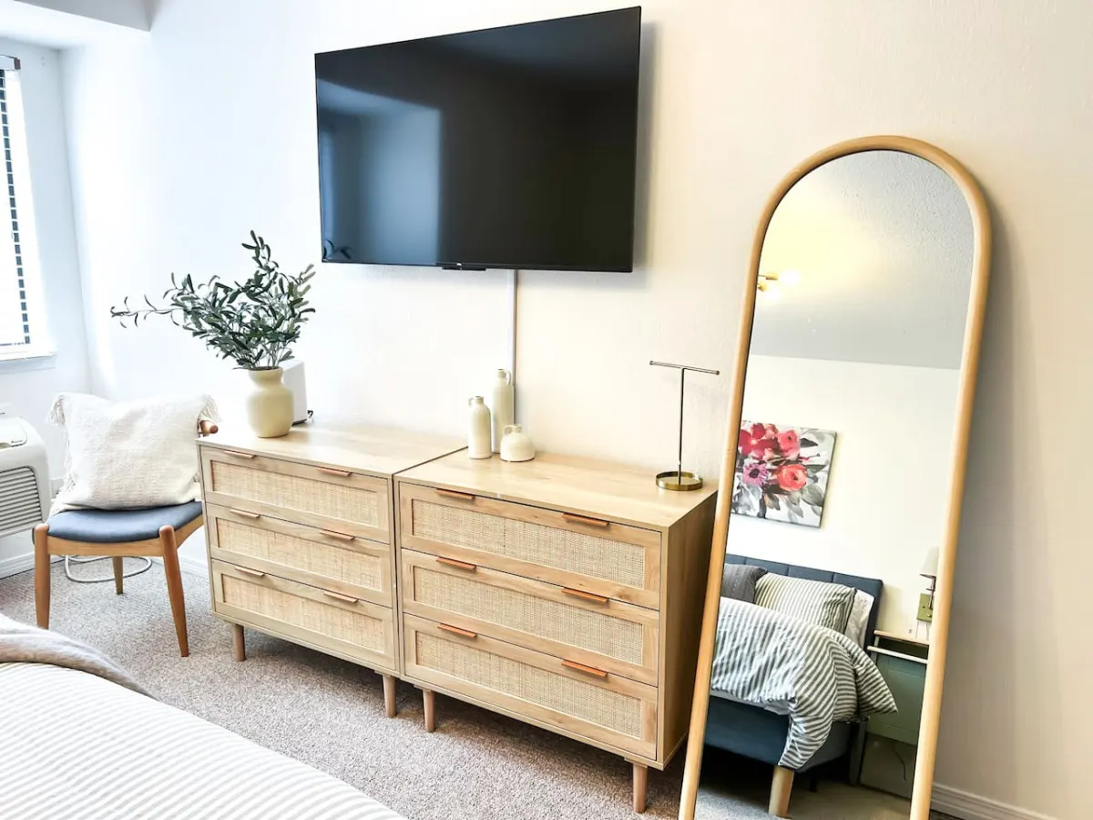 Bright & Airy Studio in DTC 13