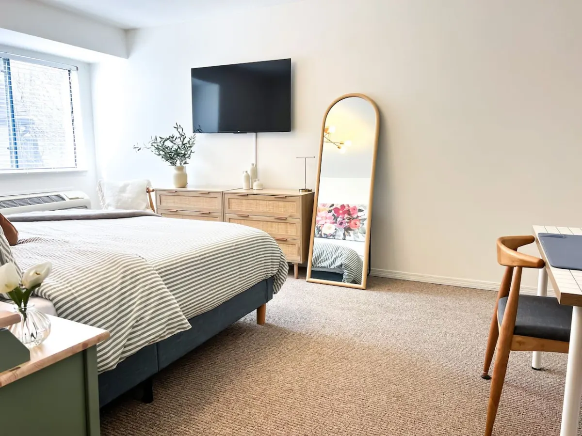 Bright & Airy Studio in DTC 17