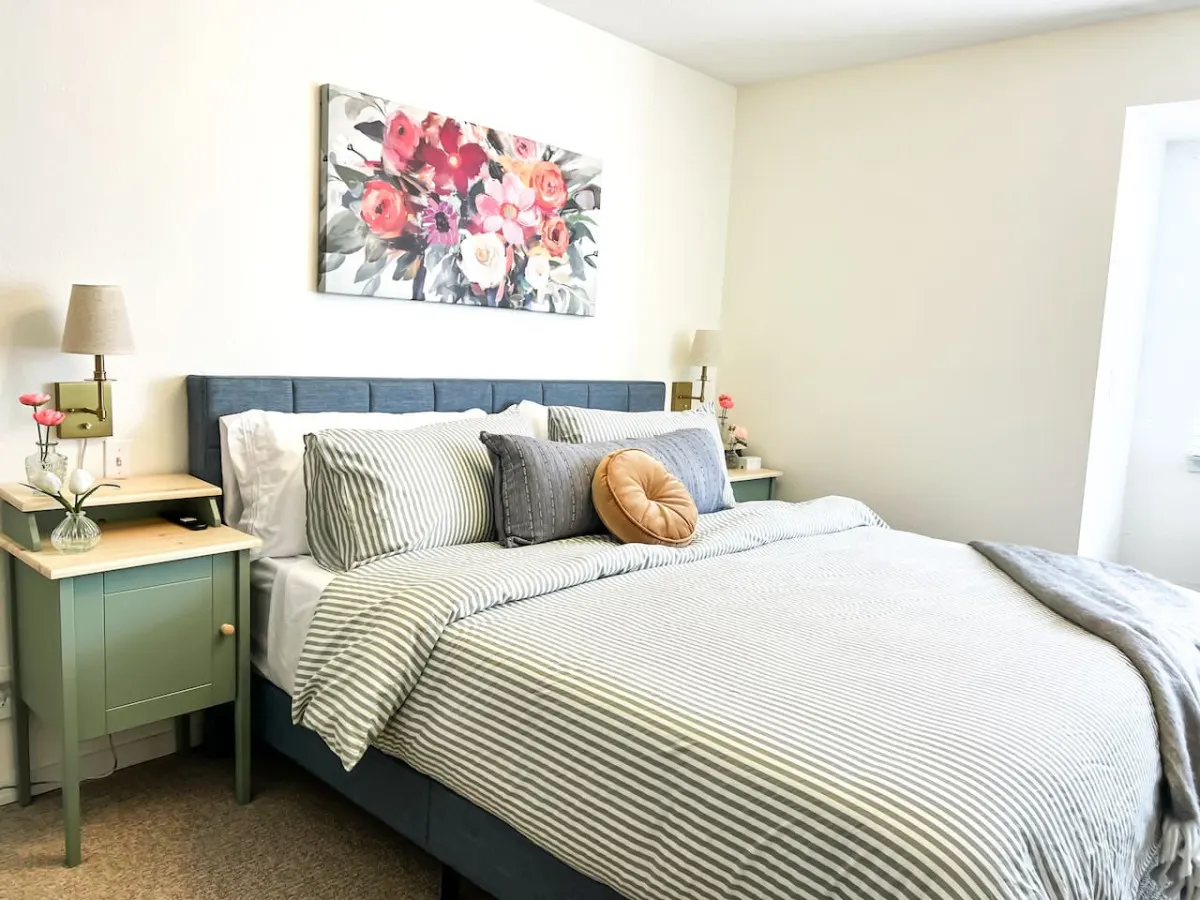 Bright & Airy Studio in DTC 8