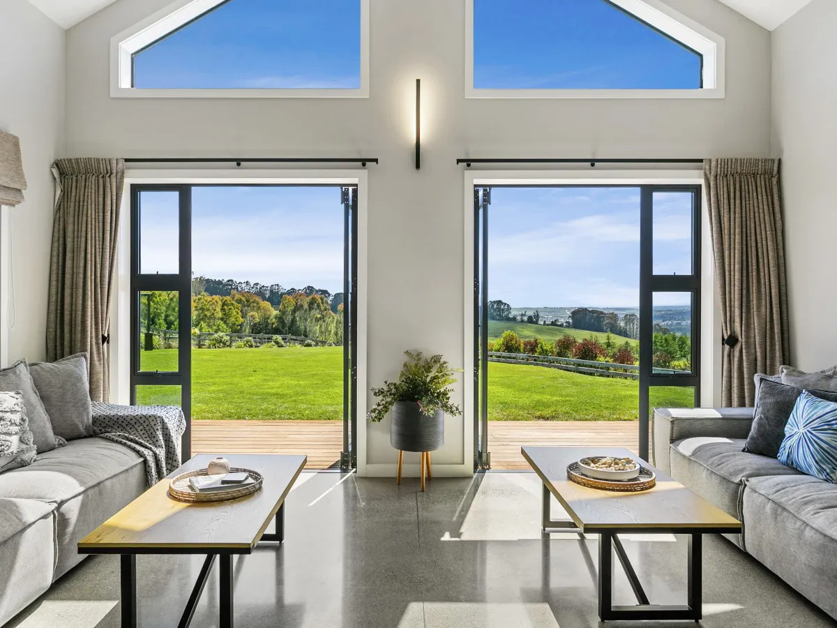 Lake Taupō Luxury Views with Spa Pool 2