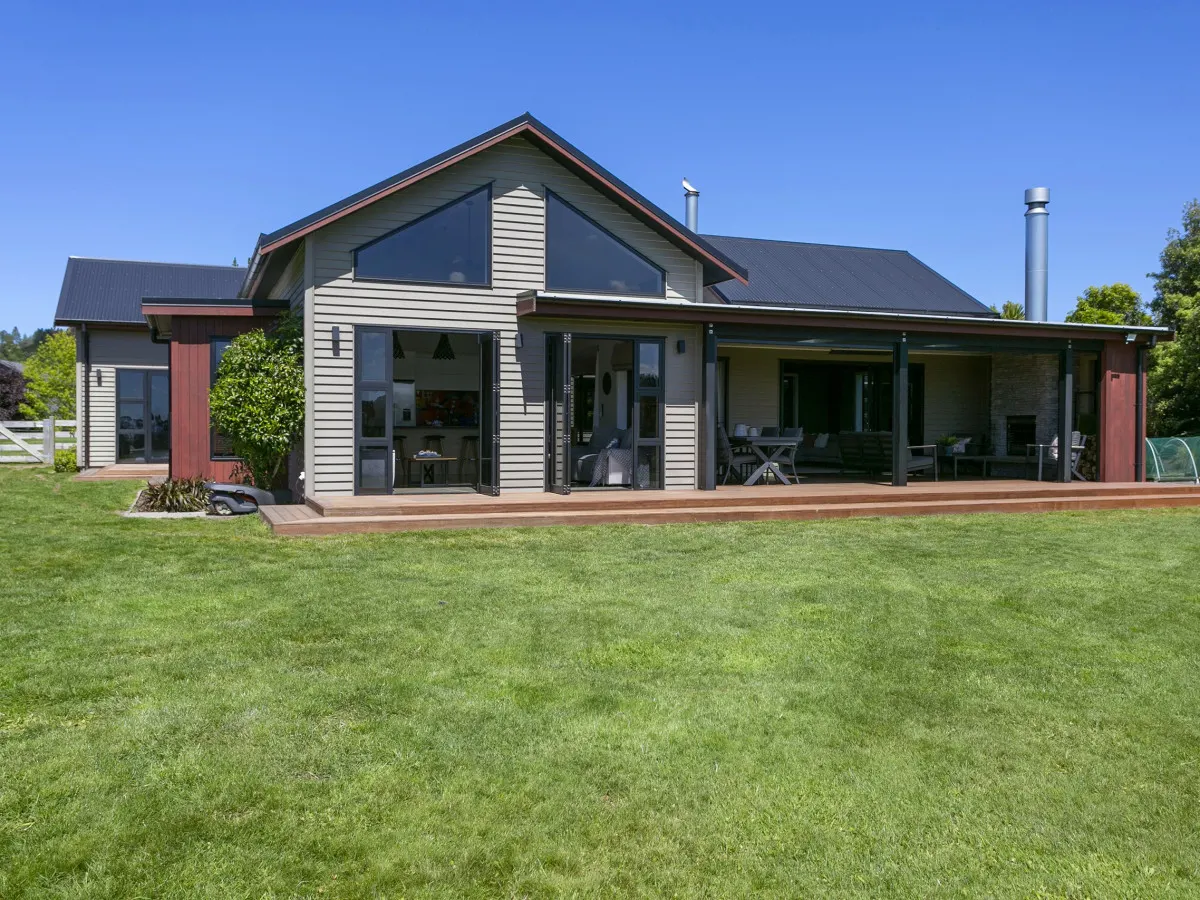 Lake Taupō Luxury Views with Spa Pool 13