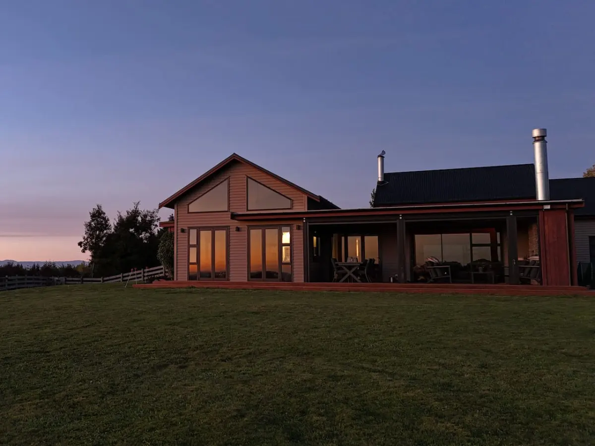 Lake Taupō Luxury Views with Spa Pool 14
