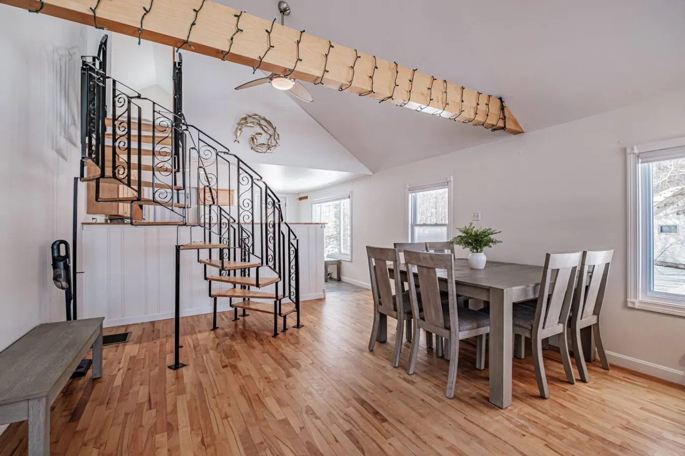 Water's Edge- A family-friendly beachfront stay 9
