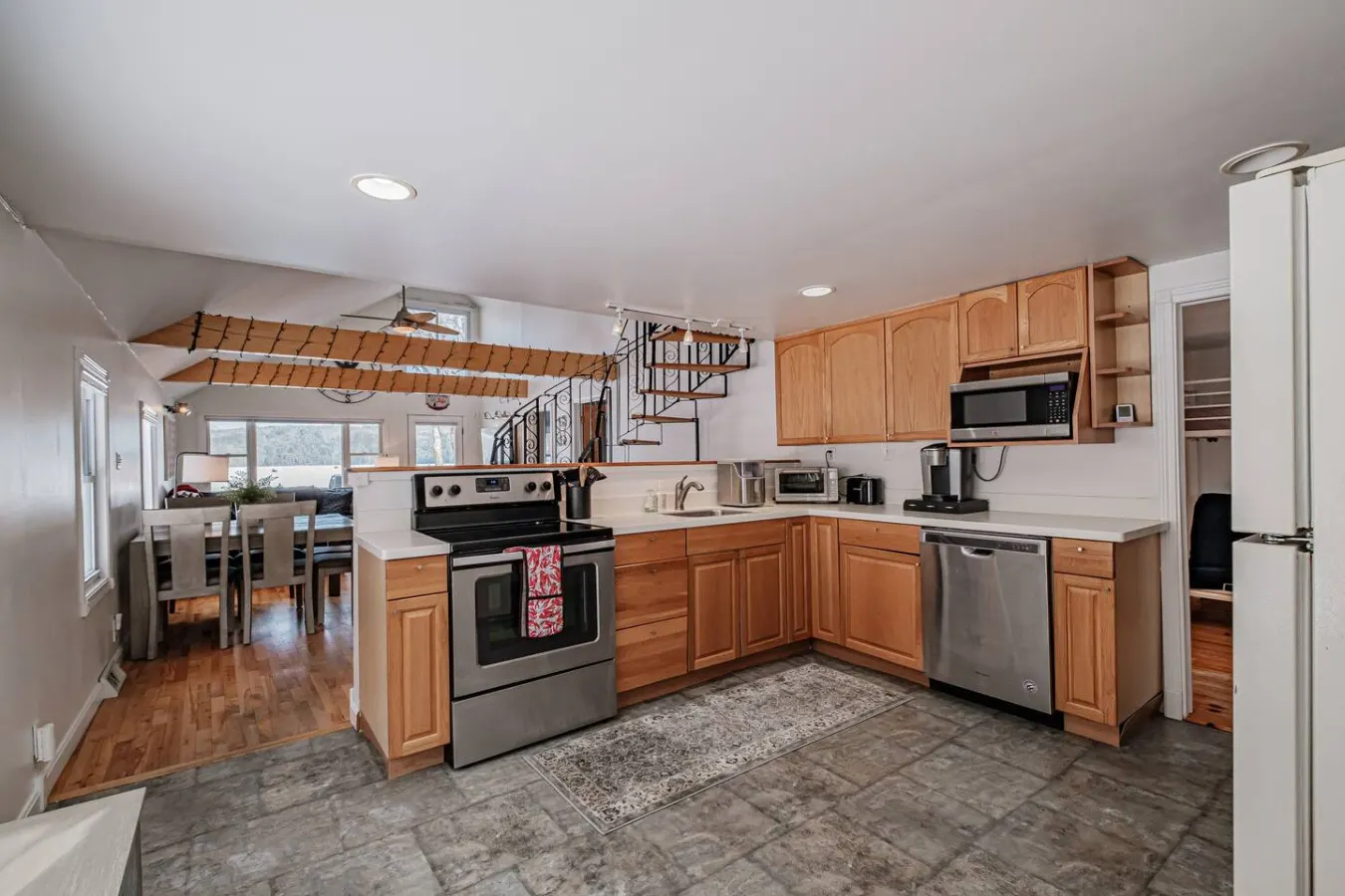 Water's Edge- A family-friendly beachfront stay 10