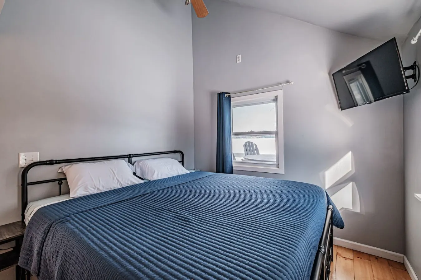 Water's Edge- A family-friendly beachfront stay 13