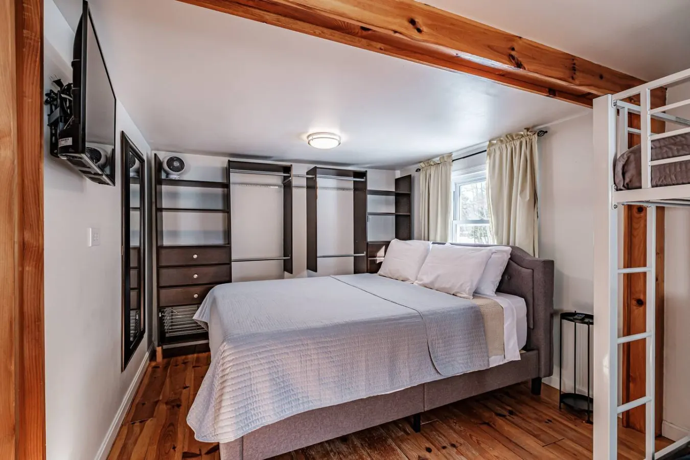 Water's Edge- A family-friendly beachfront stay 18