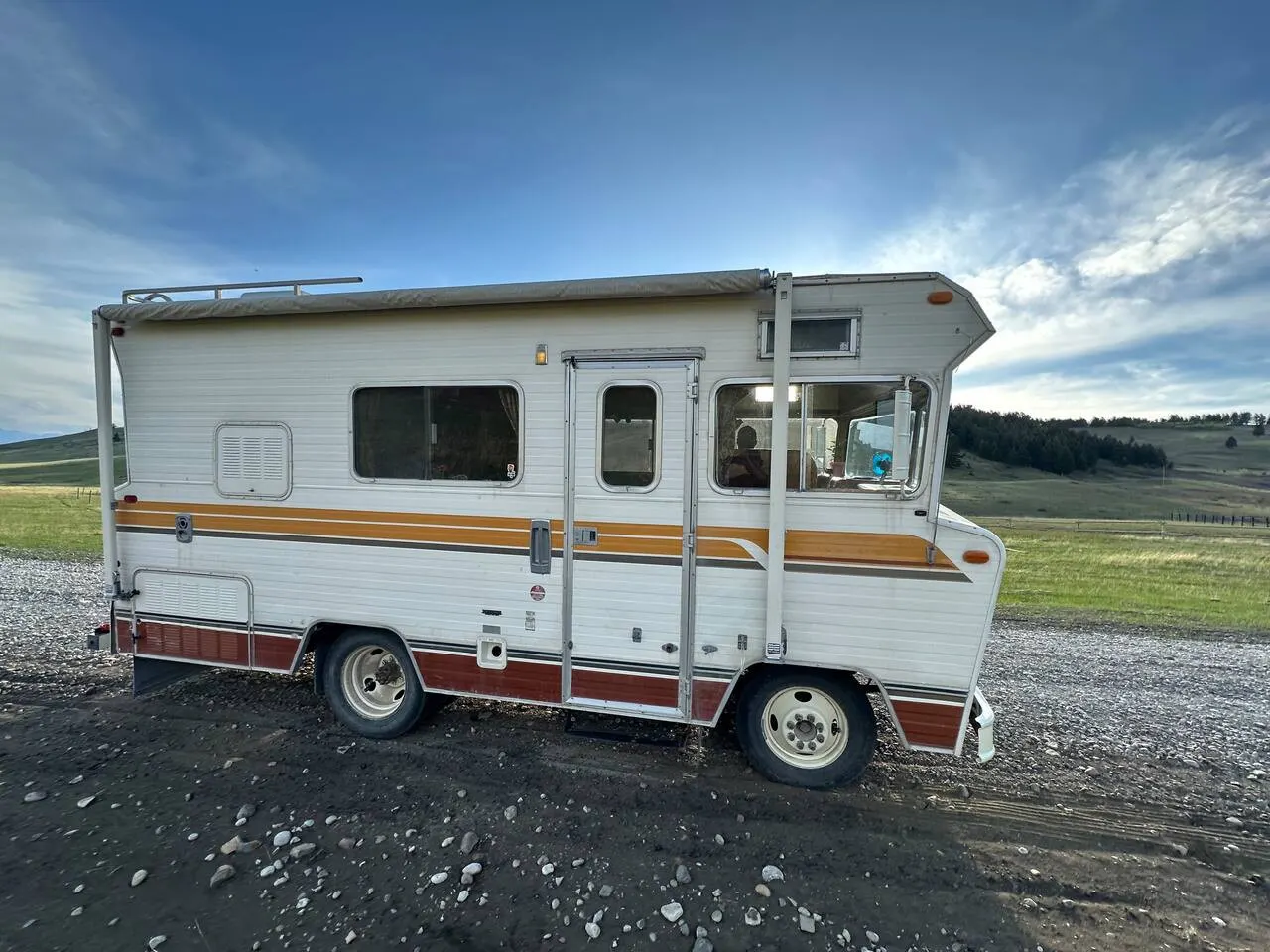 Adventure on the Range – Goldie the 1975 Winnebago — photo 5