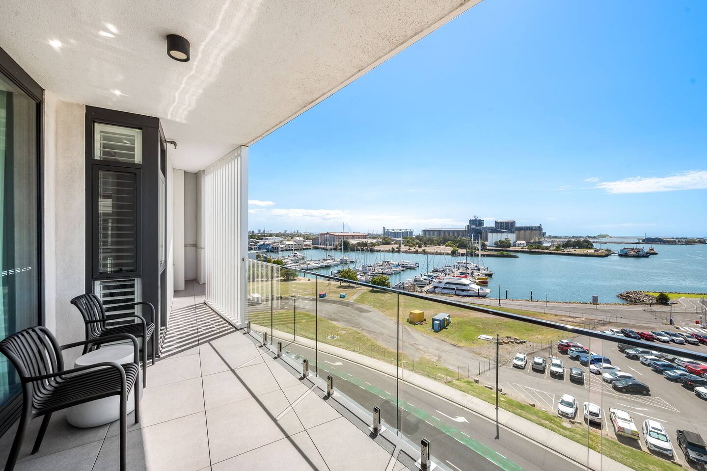 Stella | Harbour Views, Parking & Walkable — photo 2
