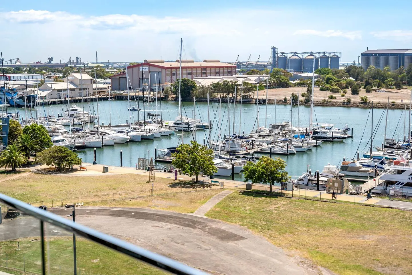 Stella Harbour Views, Parking & Walkable 11