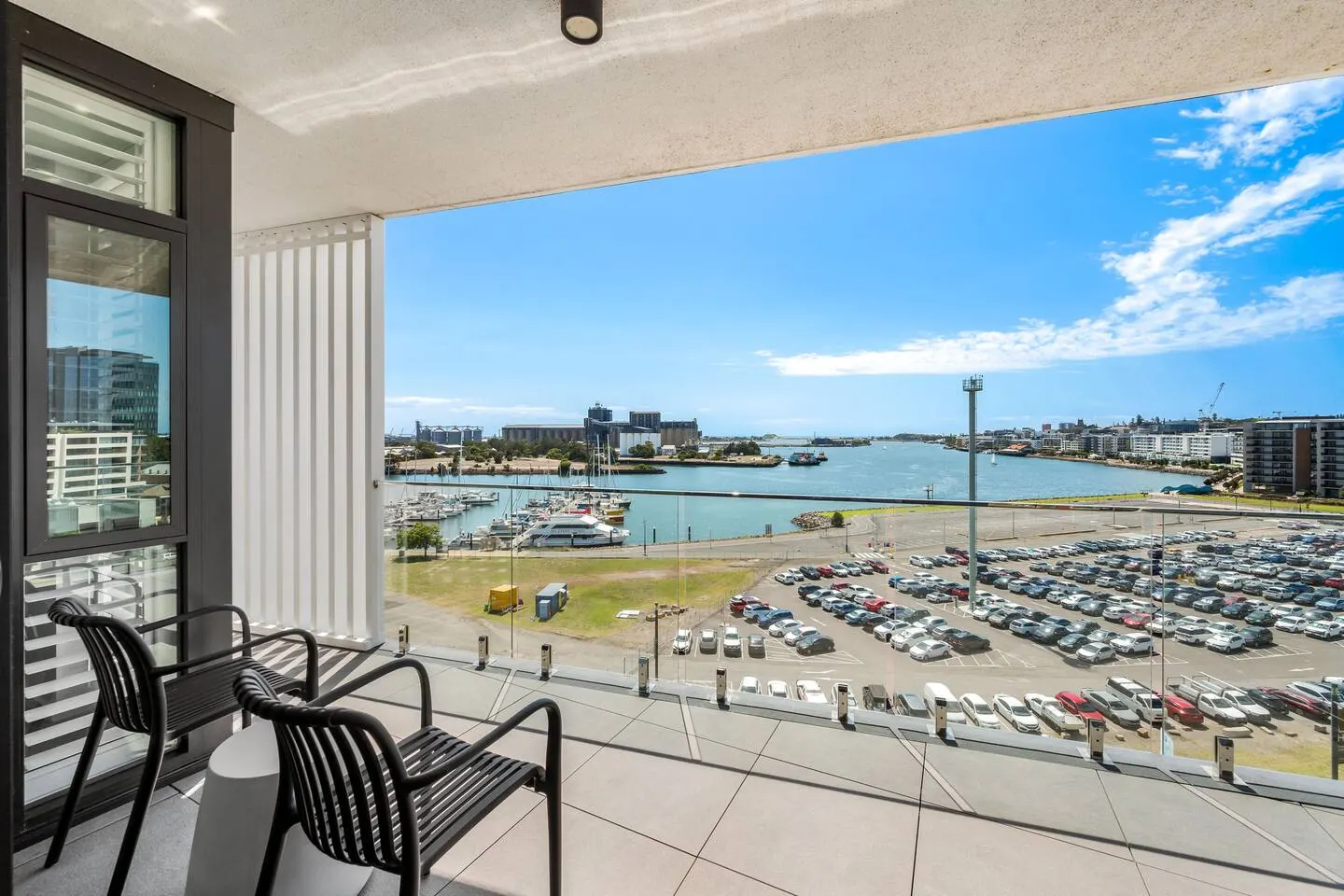 Stella Harbour Views, Parking & Walkable 15