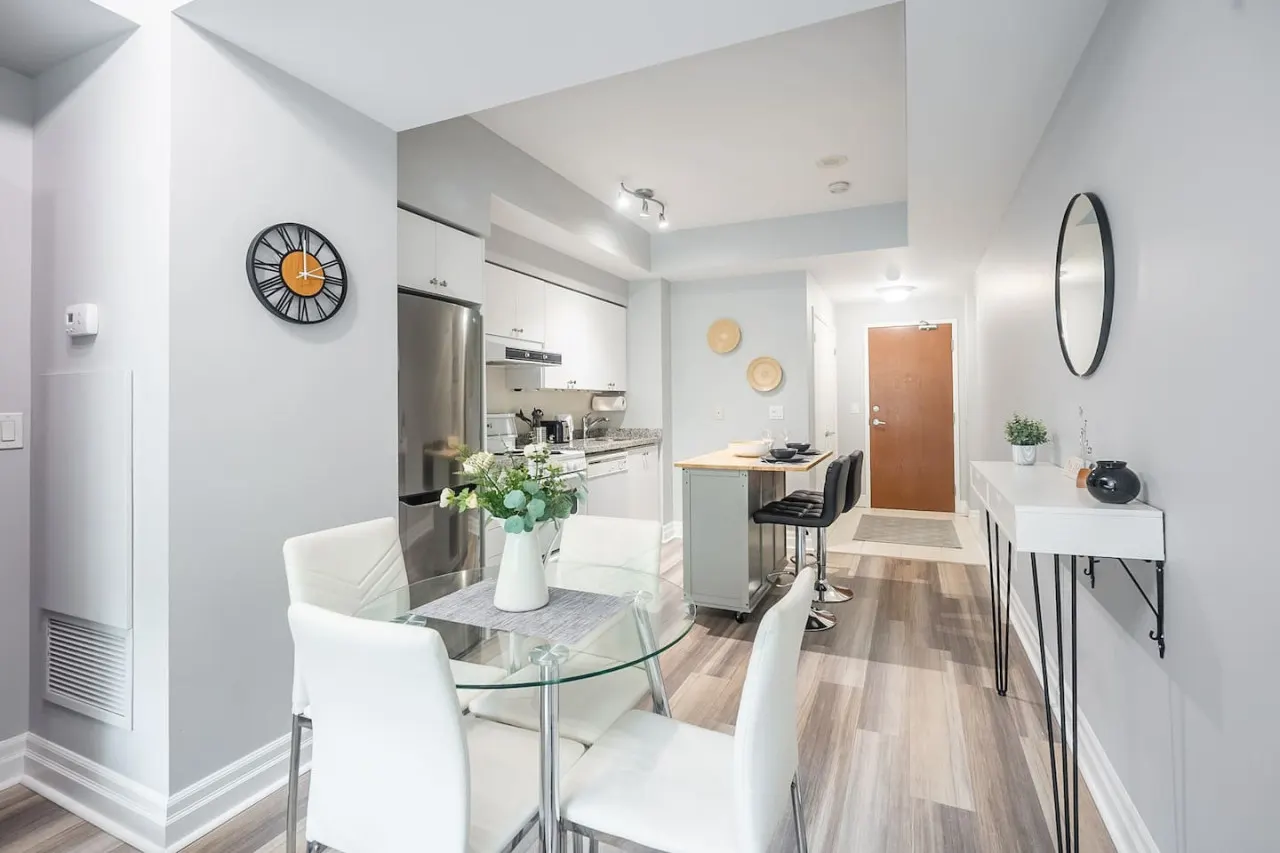 Bright Studio Condo Near Waterfront Parking 9