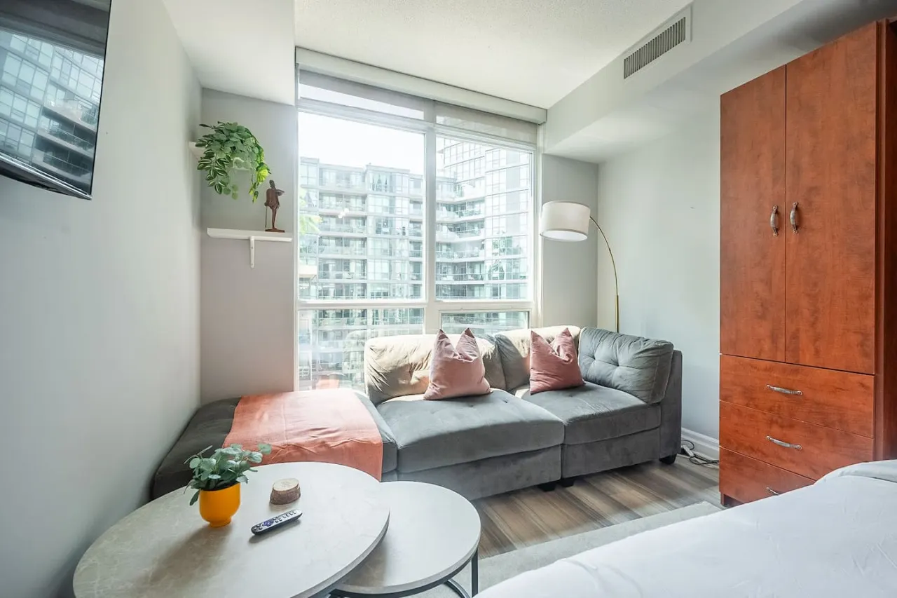 Bright Studio Condo Near Waterfront Parking 10