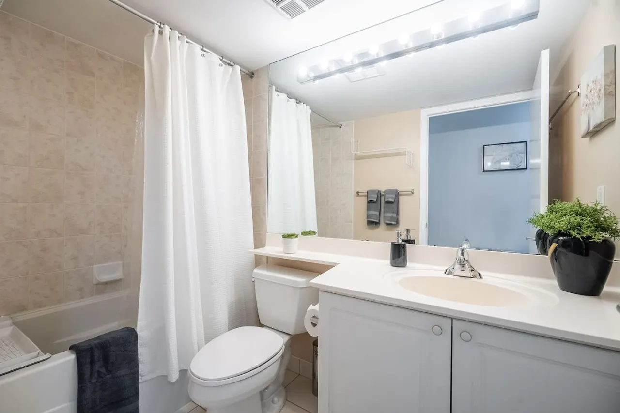Bright Studio Condo Near Waterfront Parking 15