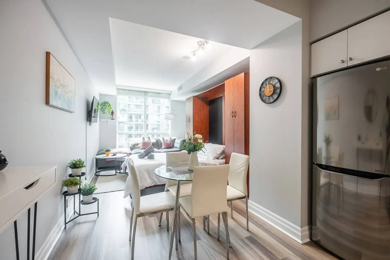 Bright Studio Condo Near Waterfront Parking 3