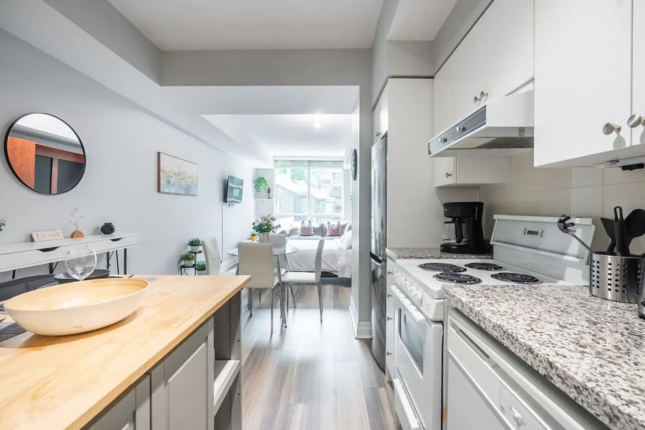 Bright Studio Condo Near Waterfront Parking 4
