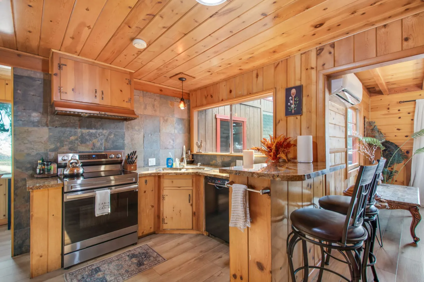 Idyllwild Retreat - Fire Pit, Views, Game Room 17