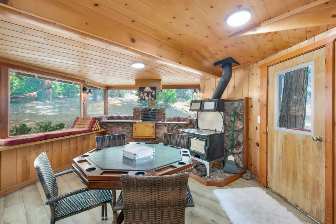 Idyllwild Retreat - Fire Pit, Views, Game Room 19