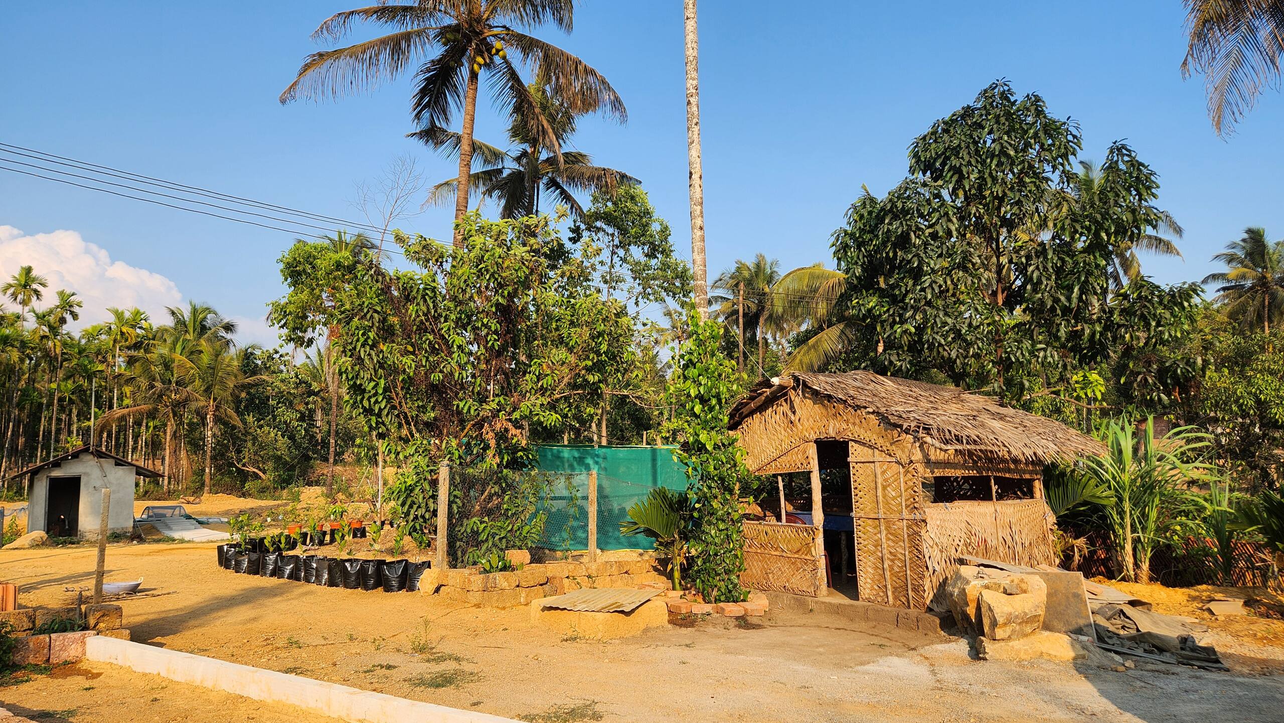 Unique farmhouse. 39 mins from Honnavar. 31