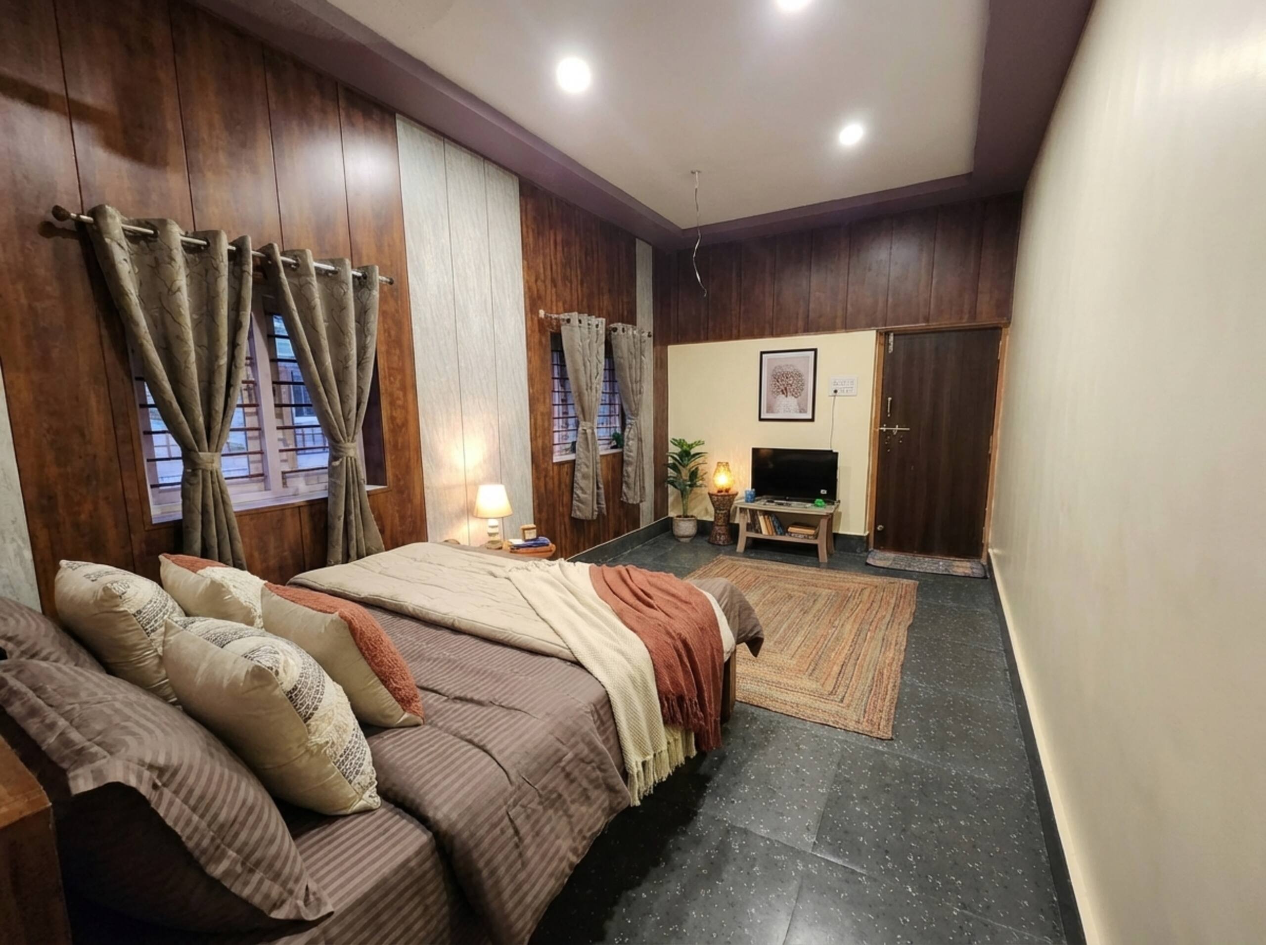 Unique farmhouse. 39 mins from Honnavar. 7