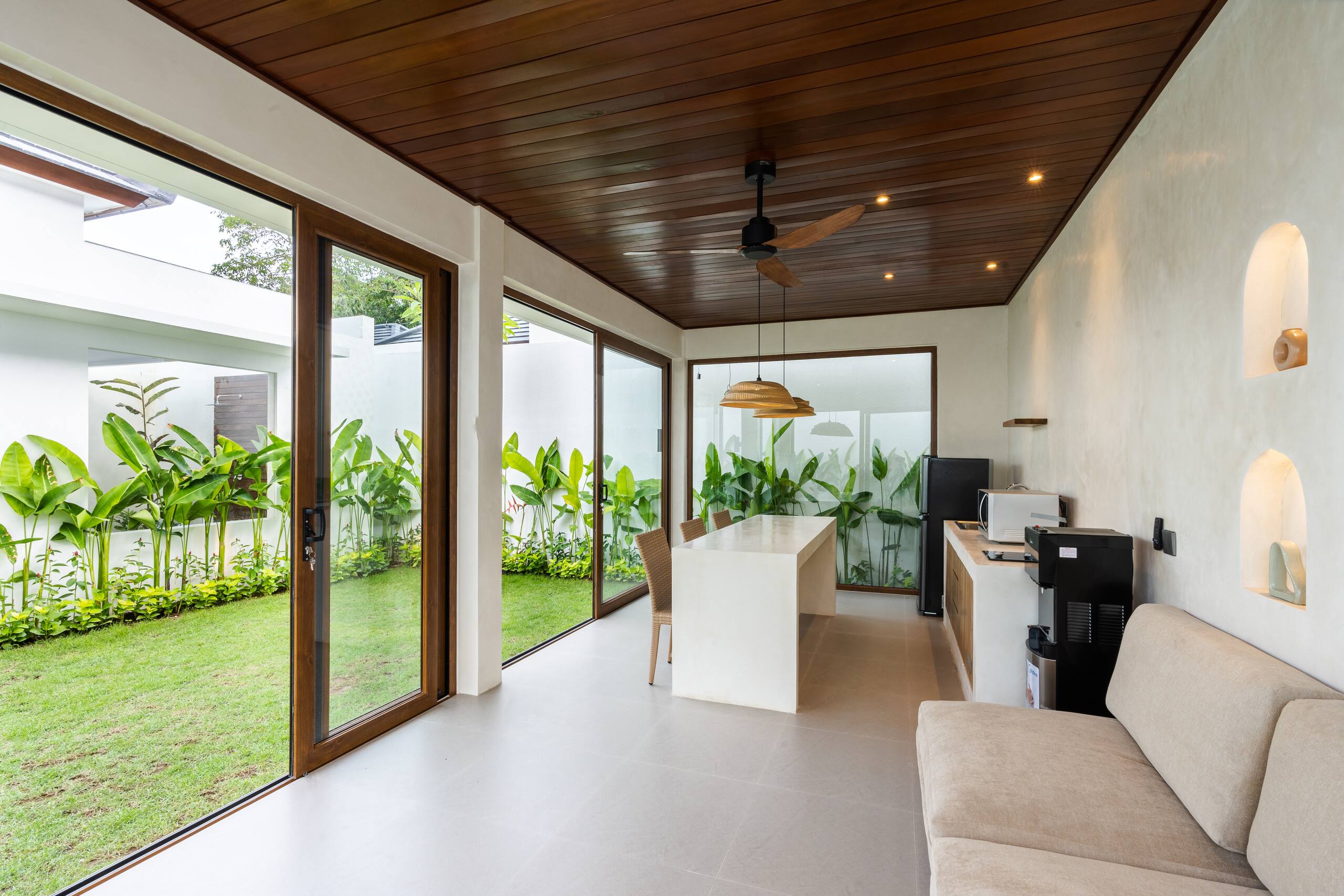 J4 Villas Sanur 1BR Closed LivingRoom GardenView 7