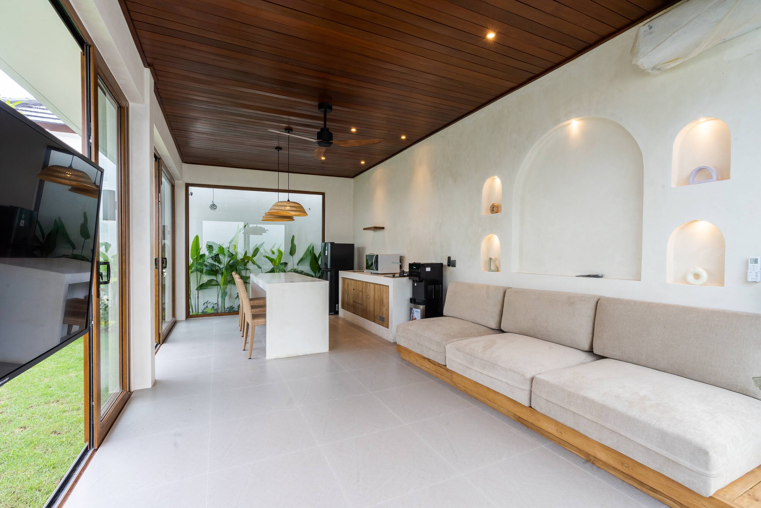 J4 Villas Sanur 1BR Closed LivingRoom GardenView — photo 3