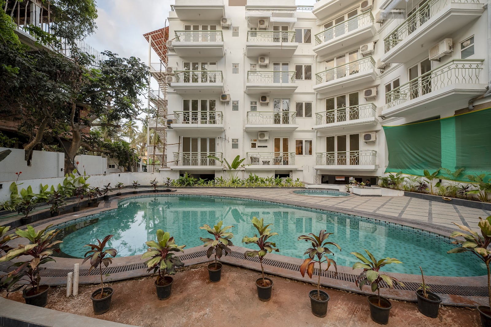 Staymaster Solintra C301 | Cozy 3BHK w/ Pool & Gym