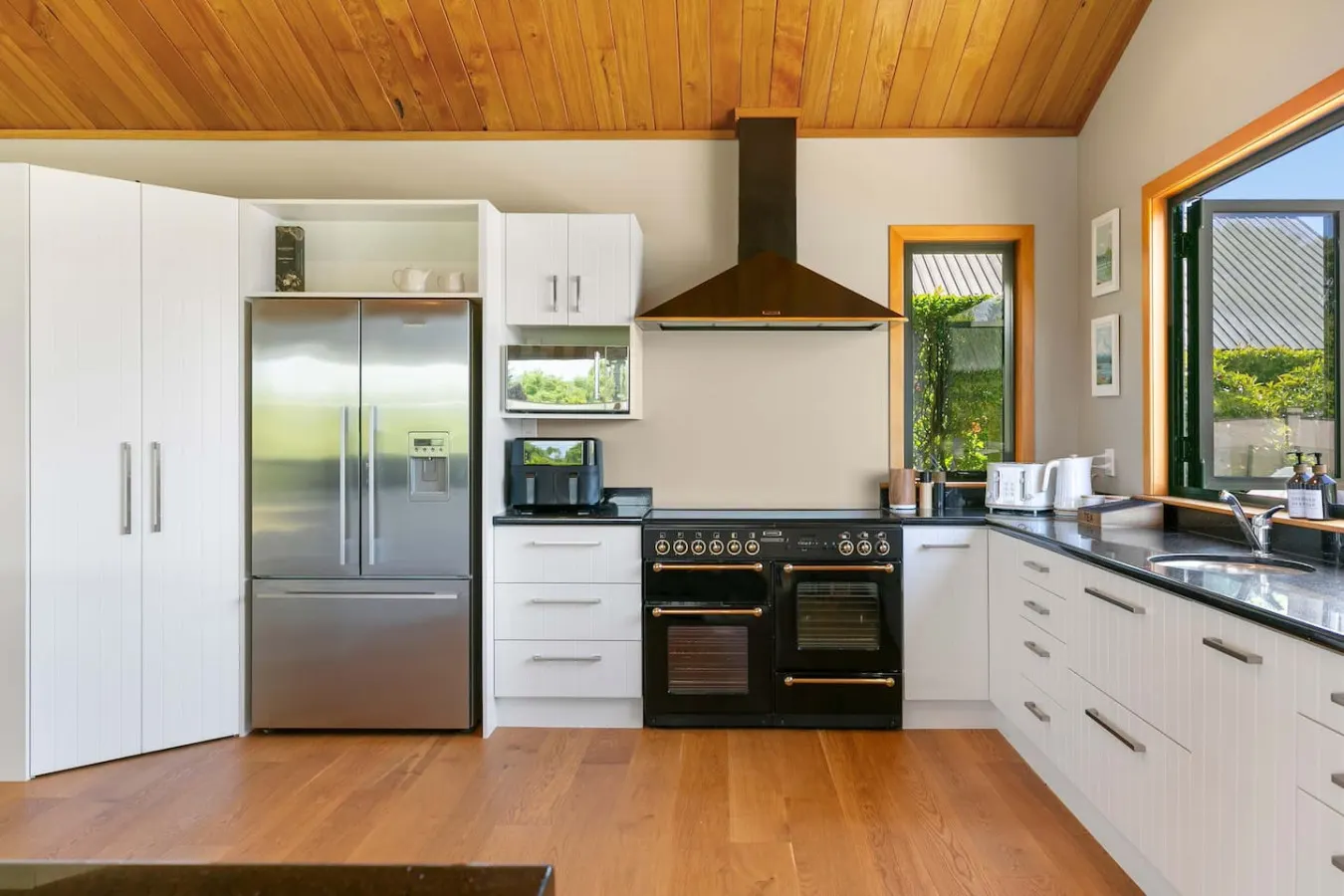 Watene Lodge - Spacious 5 Star Home with Pool 9
