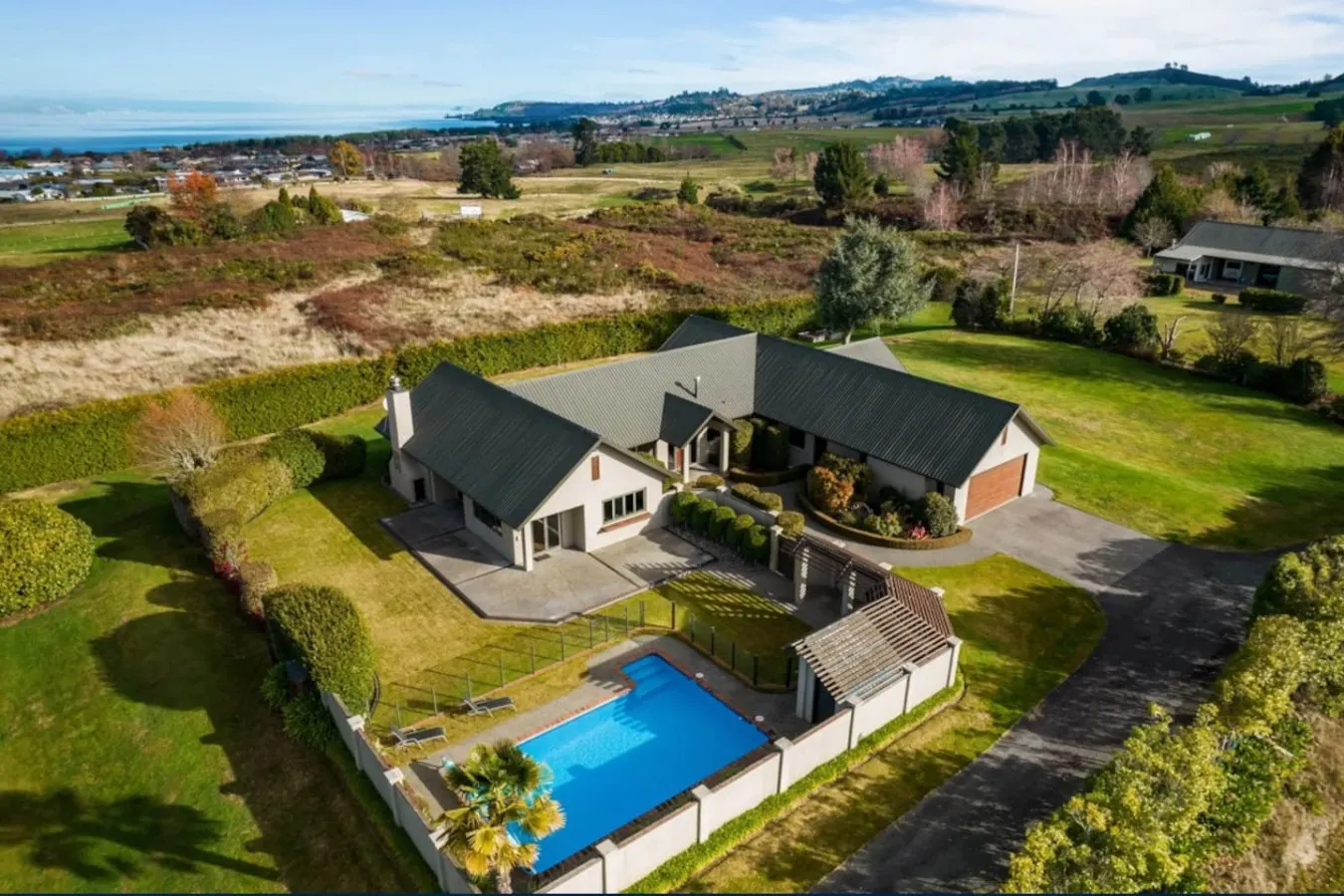 Watene Lodge - Spacious 5 Star Home with Pool 3