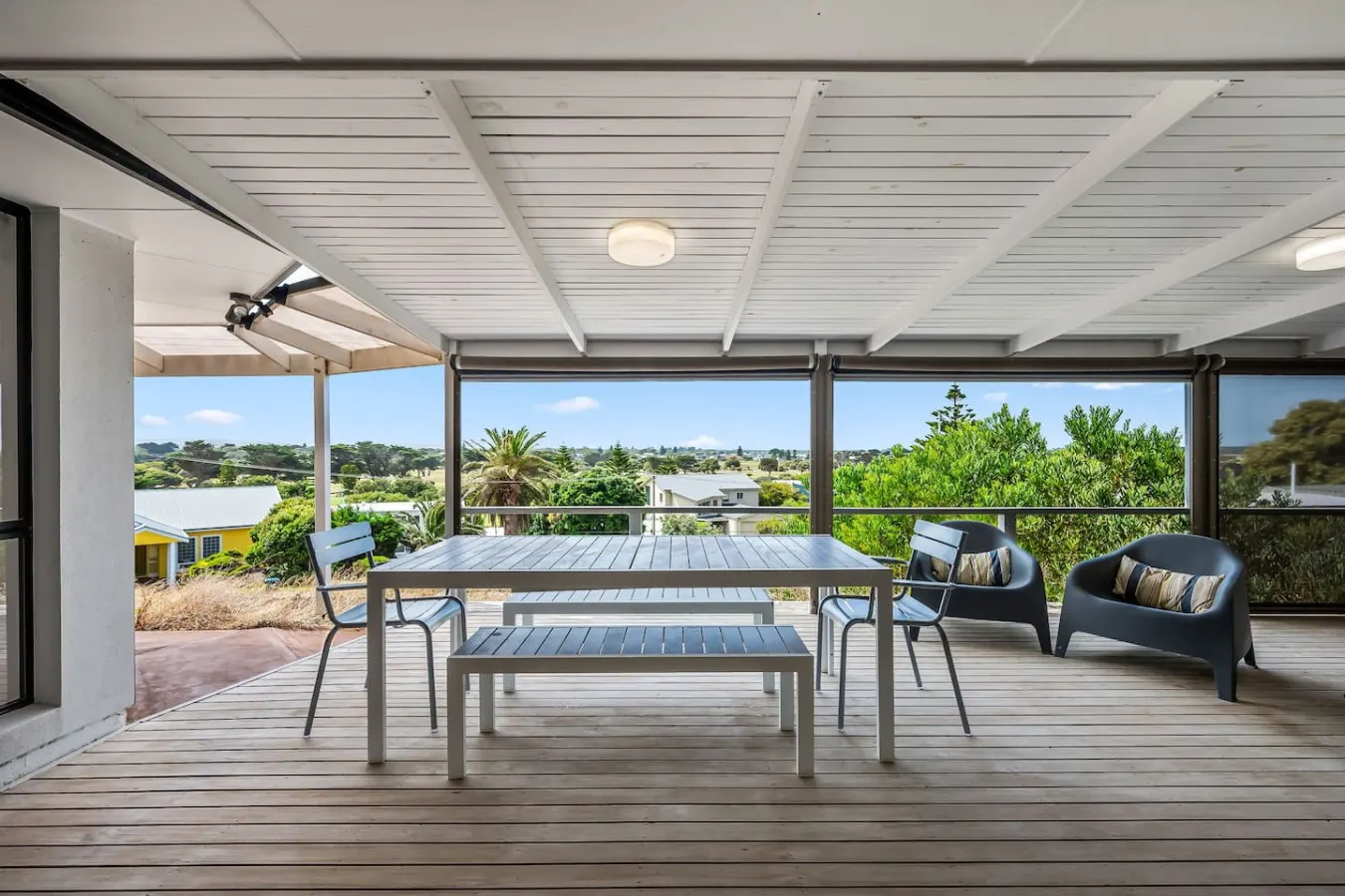 Coastal Retreat—Treetop Outlooks by Goolwa Beach
